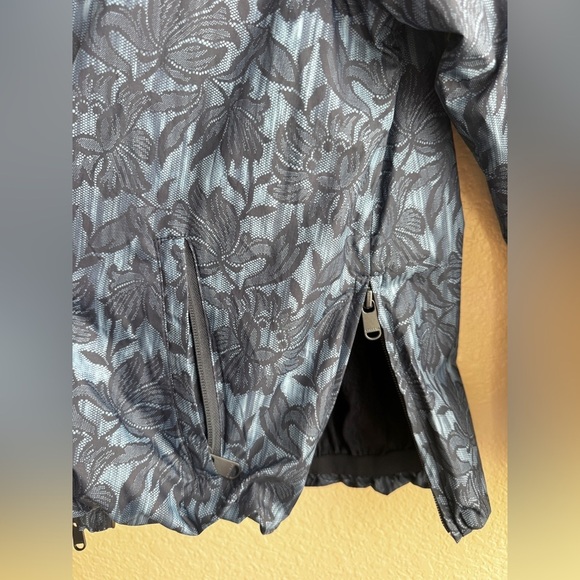 ATHLETA Sightseer Lace Ethereal Bloom Cottage Blue Jacket Size Small P - Picture 10 of 12